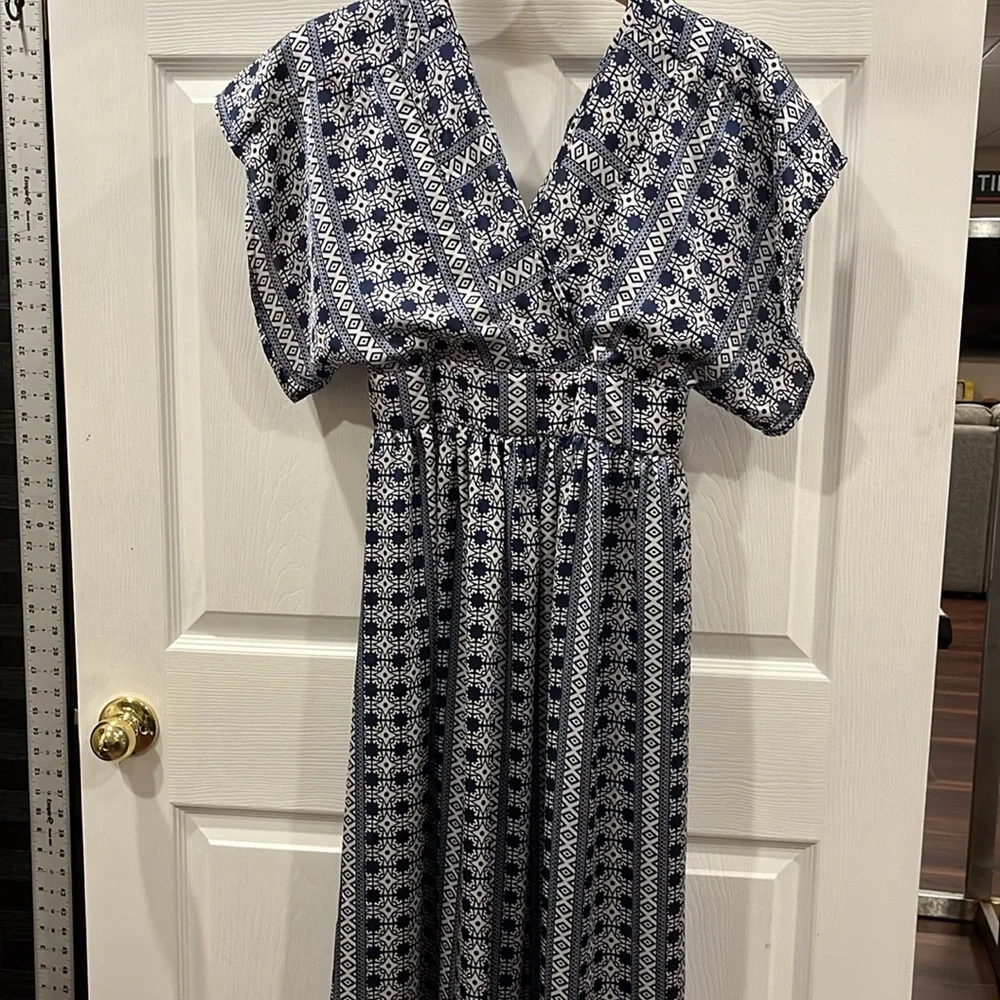 Maxi Dress, silky and flowy feel! Navy Blue & White! - Picture 2 of 5